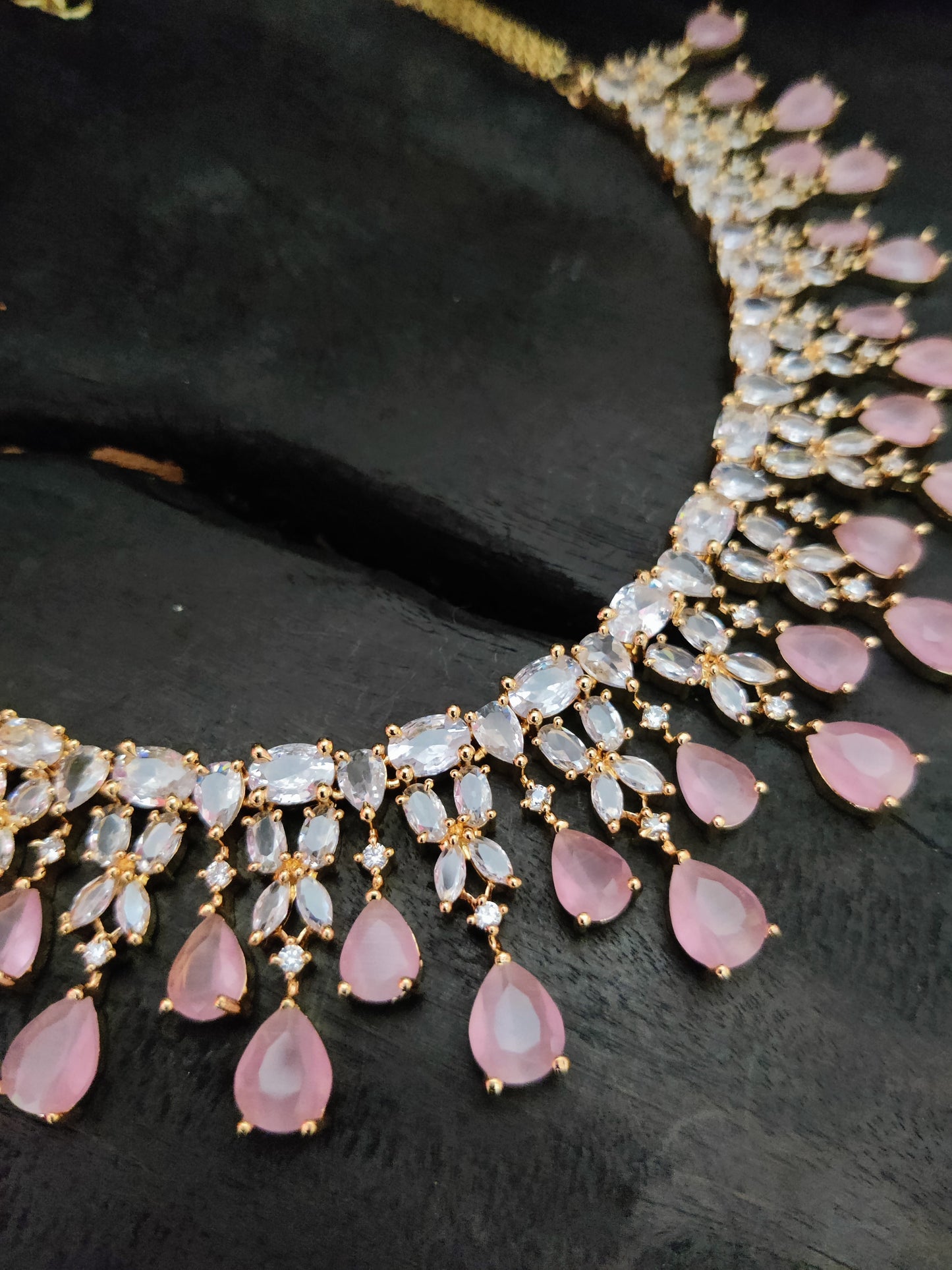 अमेरिकन डायमंड नेकलेस सेट