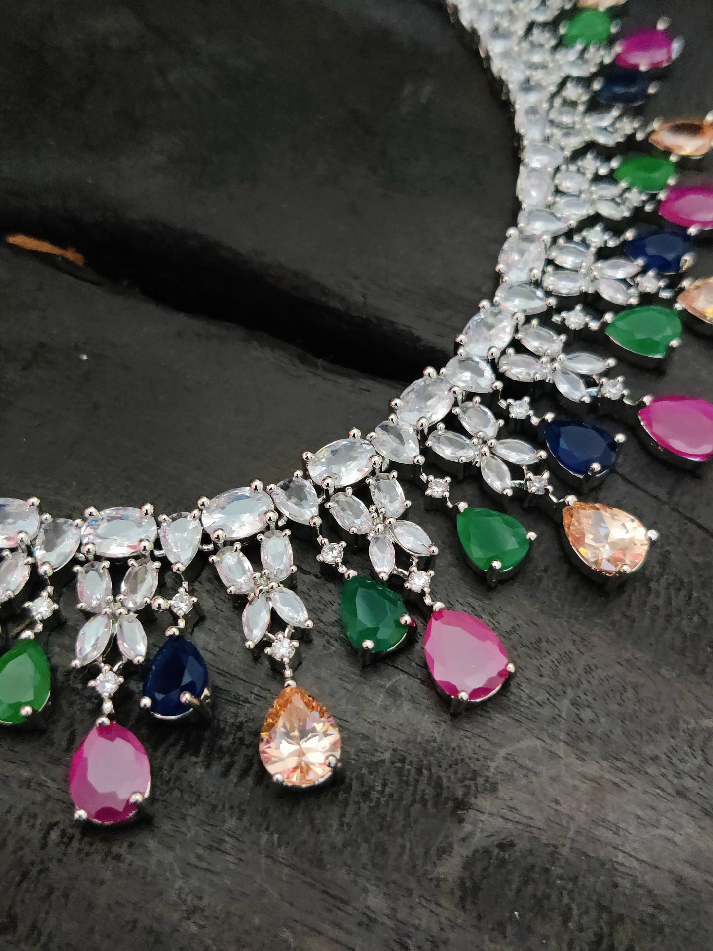 अमेरिकन डायमंड नेकलेस सेट