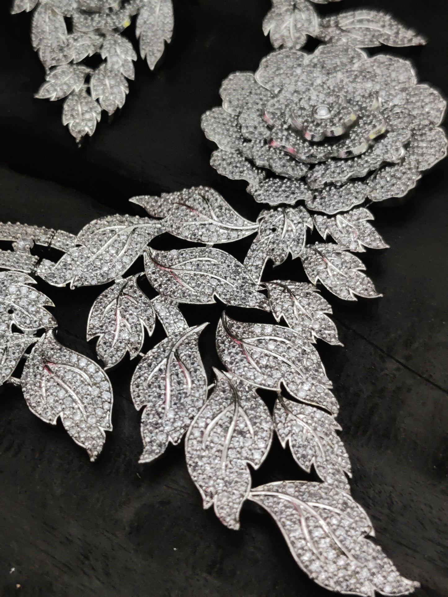 अमेरिकन डायमंड नेकलेस सेट