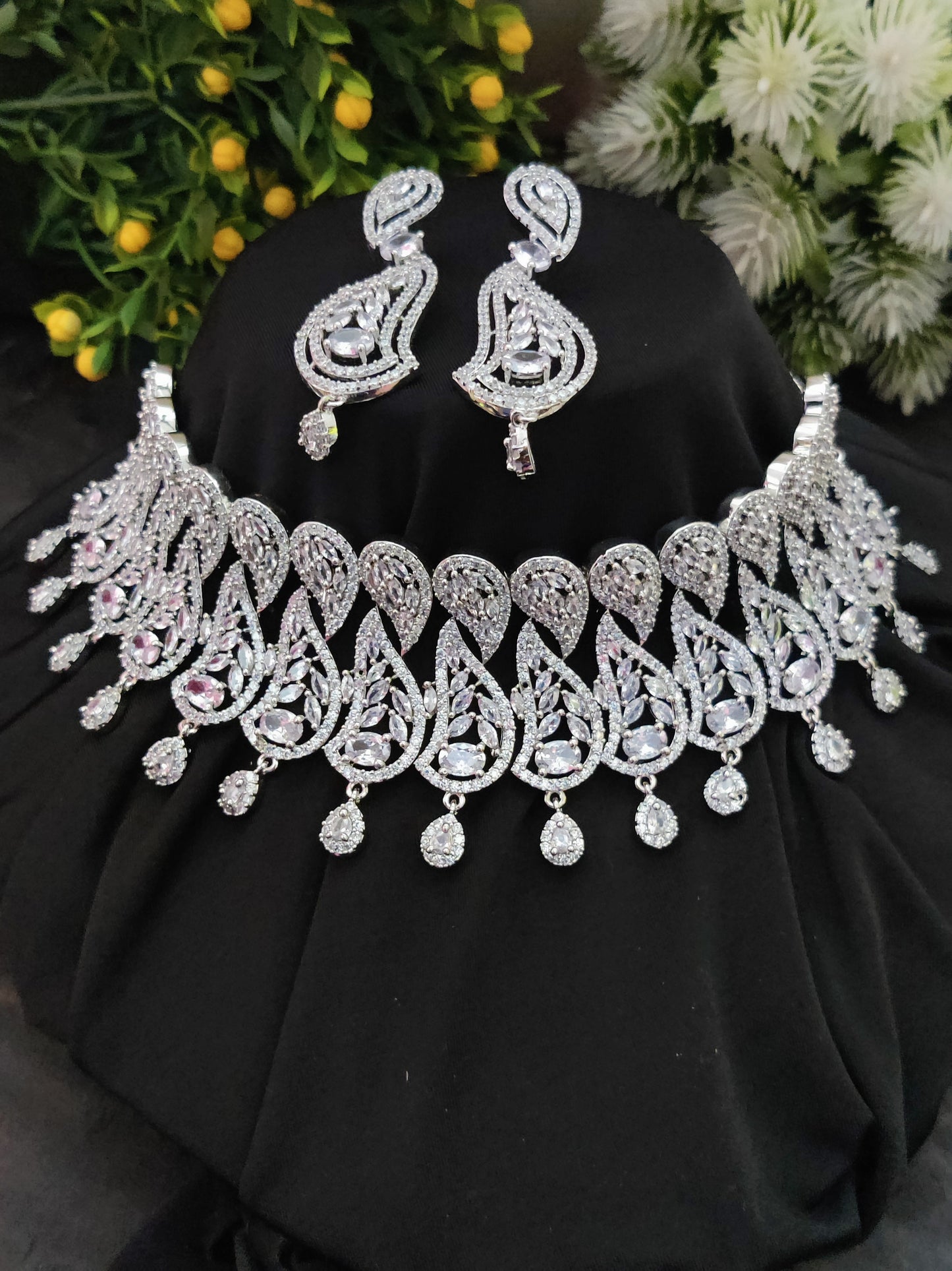 सोनमोन क्यूबिक ज़िरकोन चोकर नेकलेस