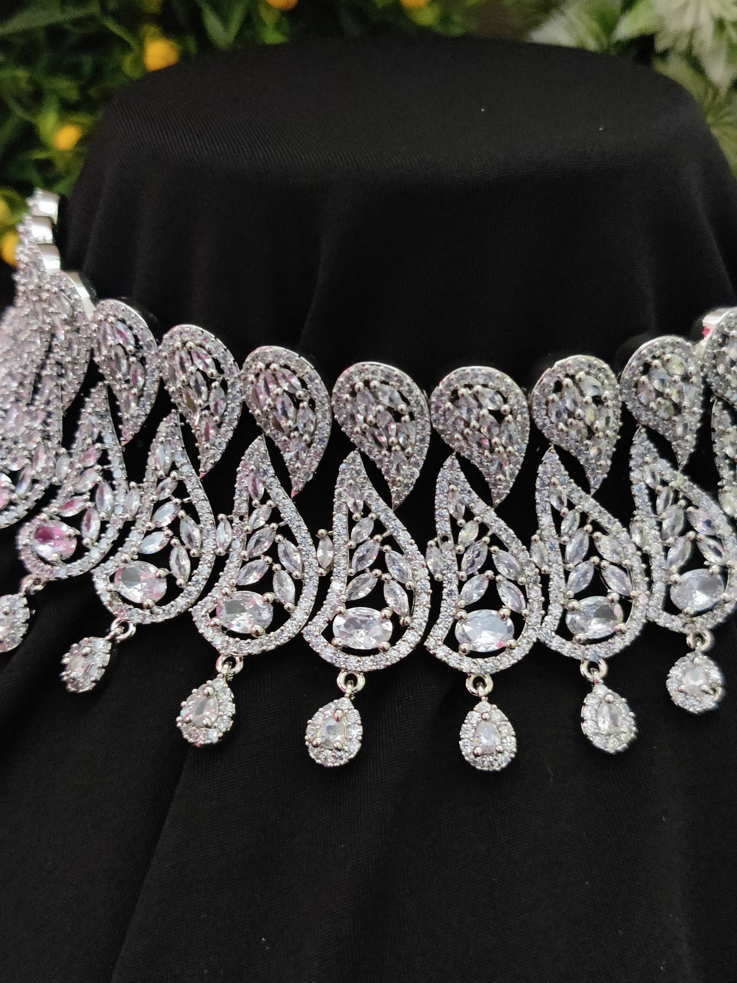 सोनमोन क्यूबिक ज़िरकोन चोकर नेकलेस