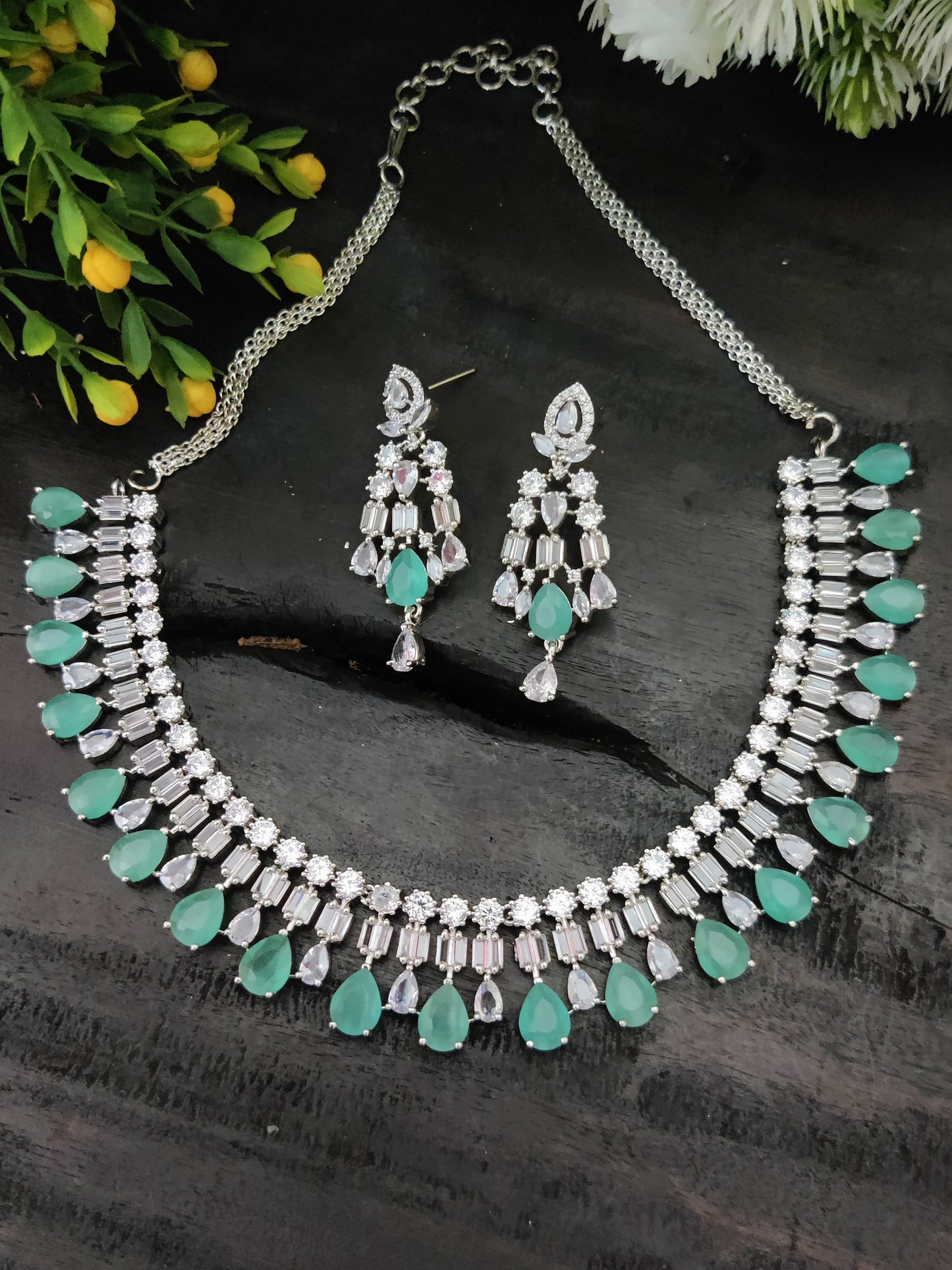 सोमोन क्यूबिक ज़िरकोन नेकलेस