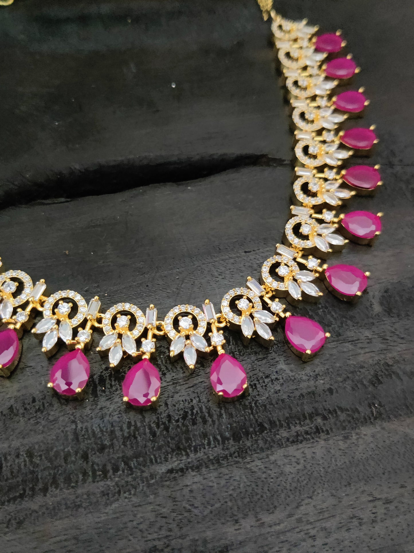 सोनामोन क्यूबिक ज़िरकोन नेकलेस