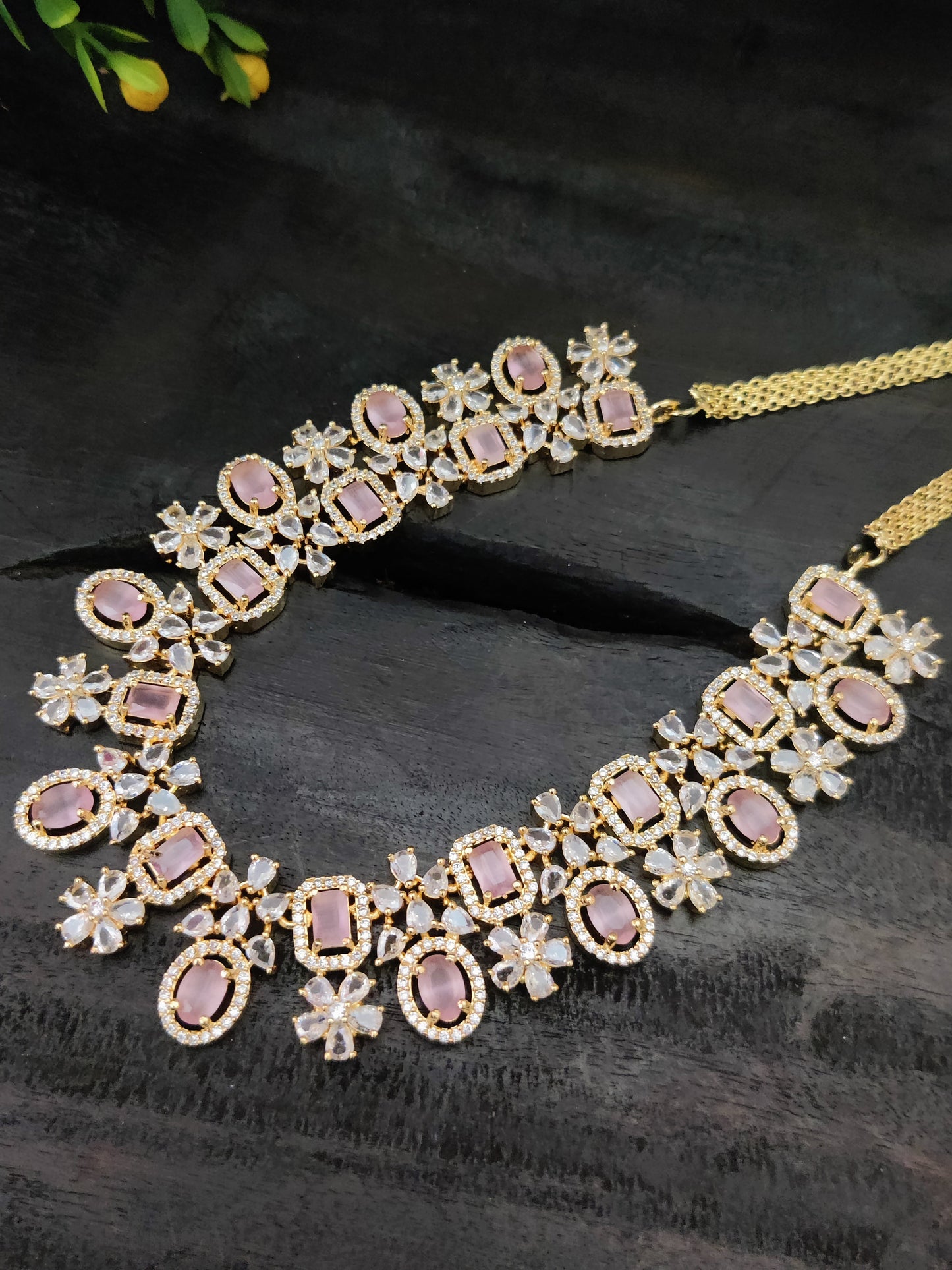 सोनामोन क्यूबिक ज़िरकोन नेकलेस