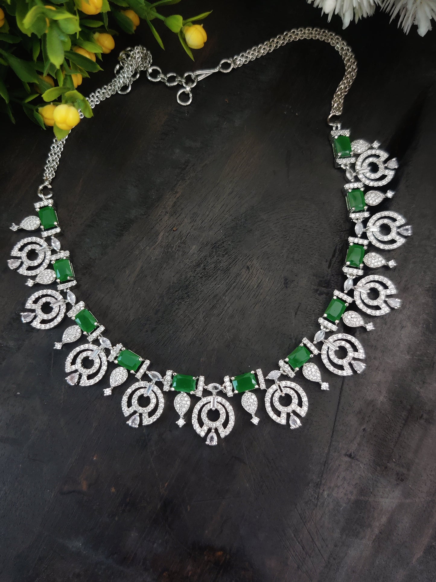 अमेरिकन डायमंड नेकलेस सेट