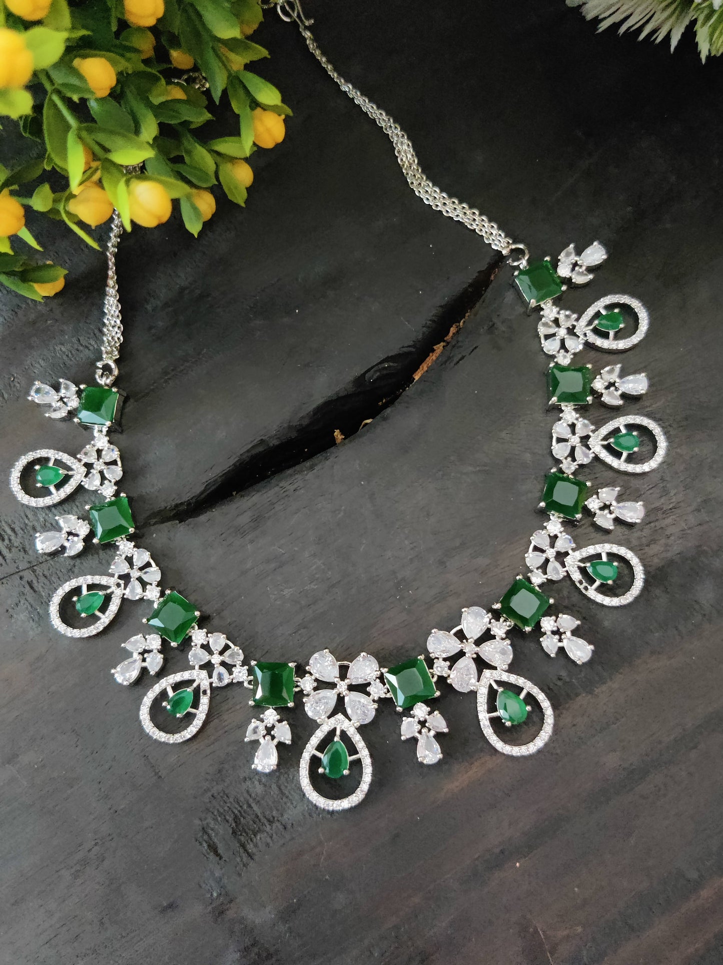 अमेरिकन डायमंड नेकलेस सेट