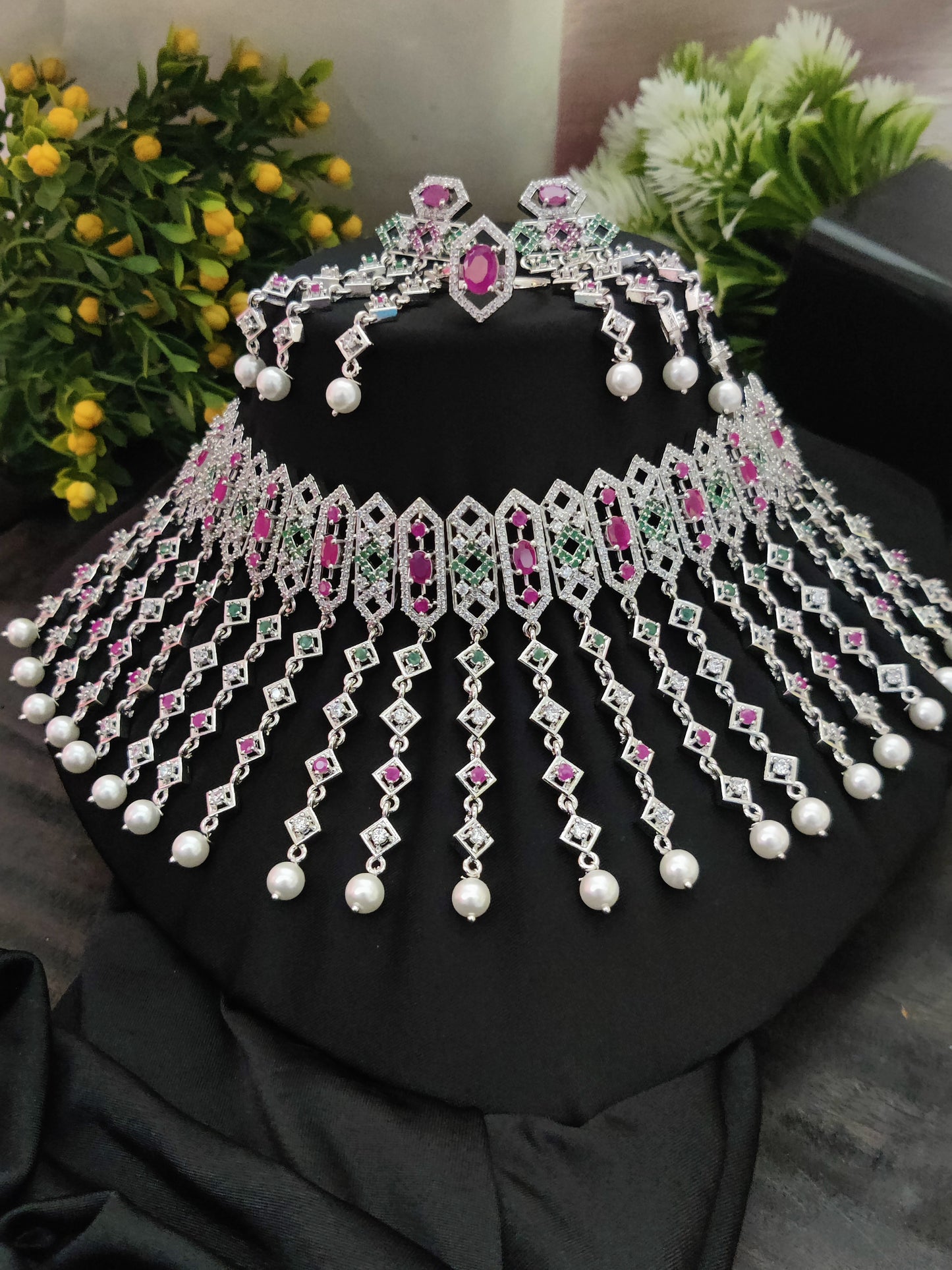 सोनमोन मल्टी कलर क्यूबिक ज़िरकोन चोकर नेकलेस