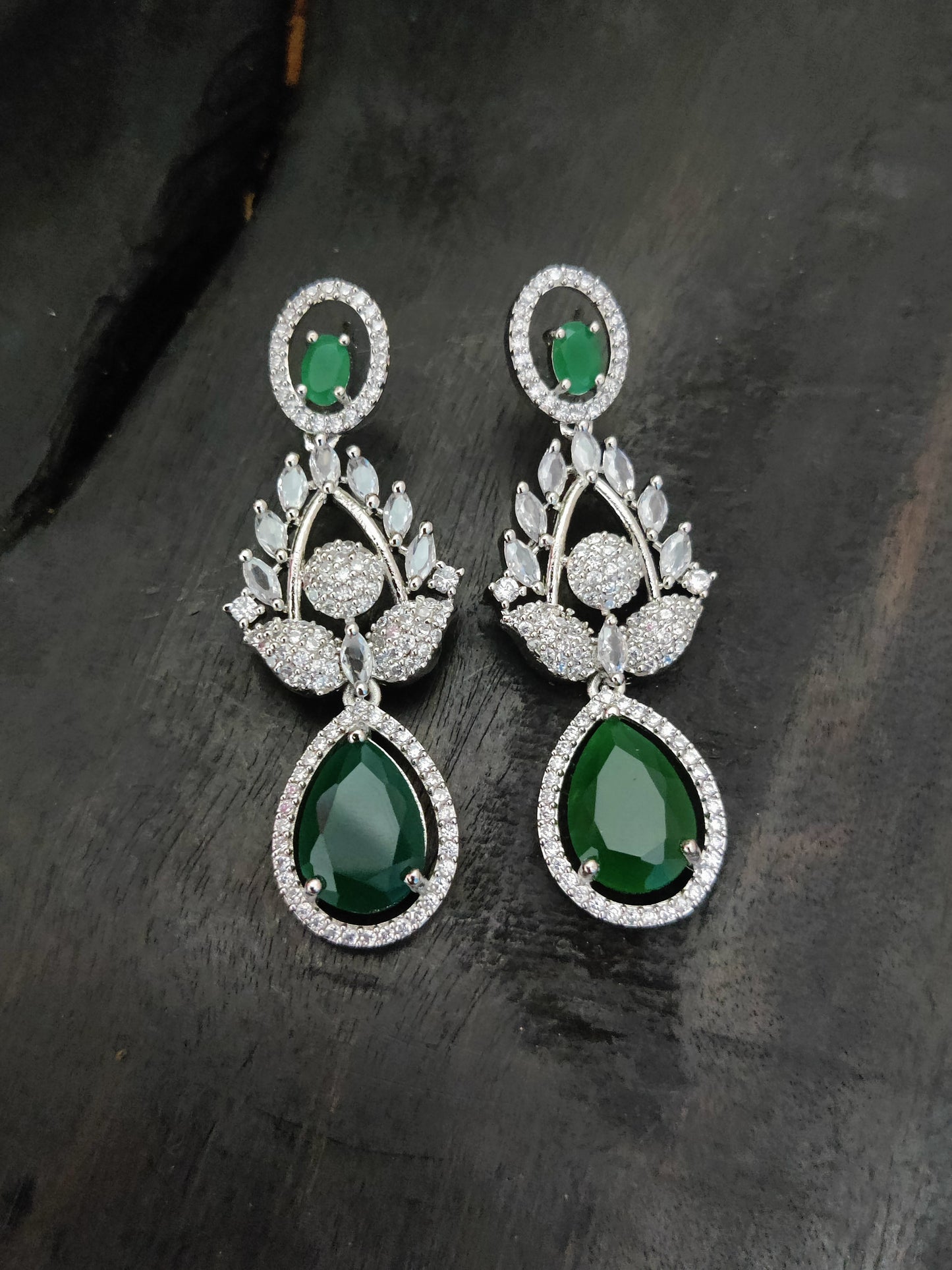 अमेरिकन डायमंड नेकलेस सेट