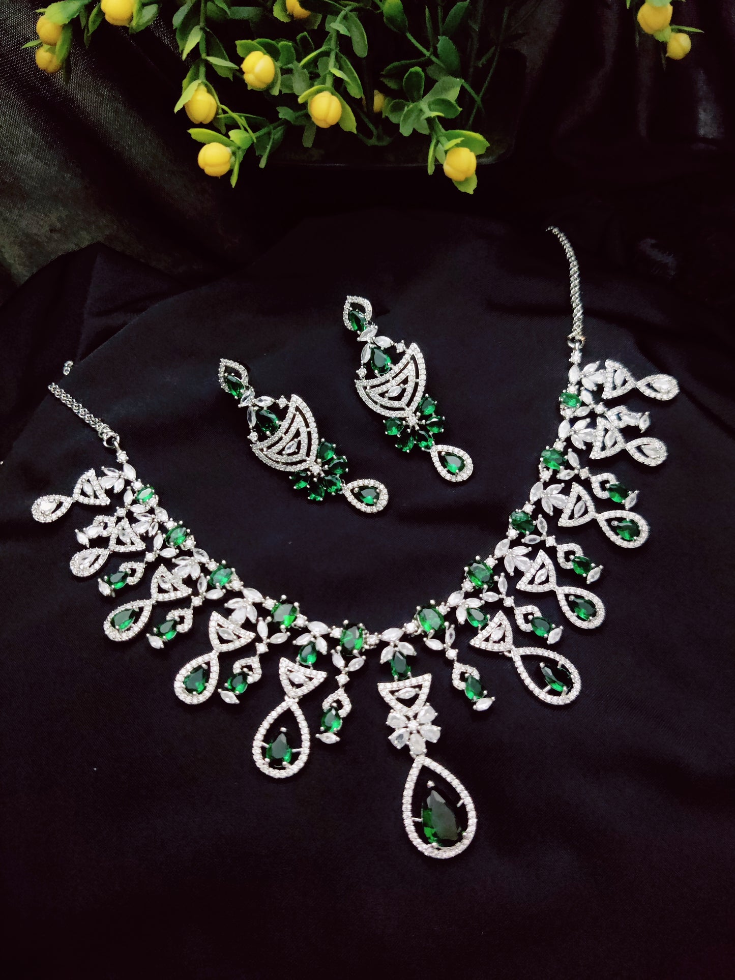 Emerald Green Royal Necklace with Earrings