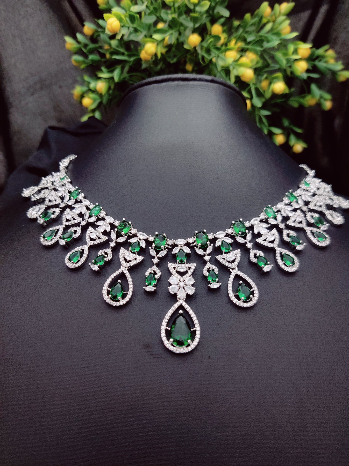 Emerald Green Royal Necklace with Earrings