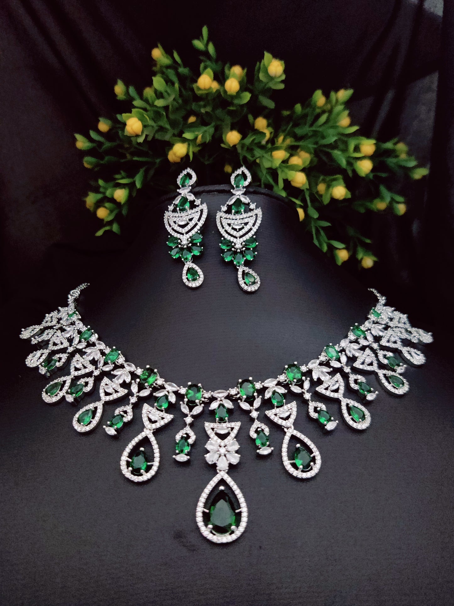 Emerald Green Royal Necklace with Earrings