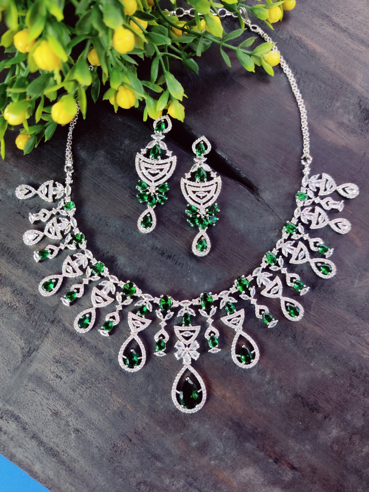 Emerald Green Royal Necklace with Earrings