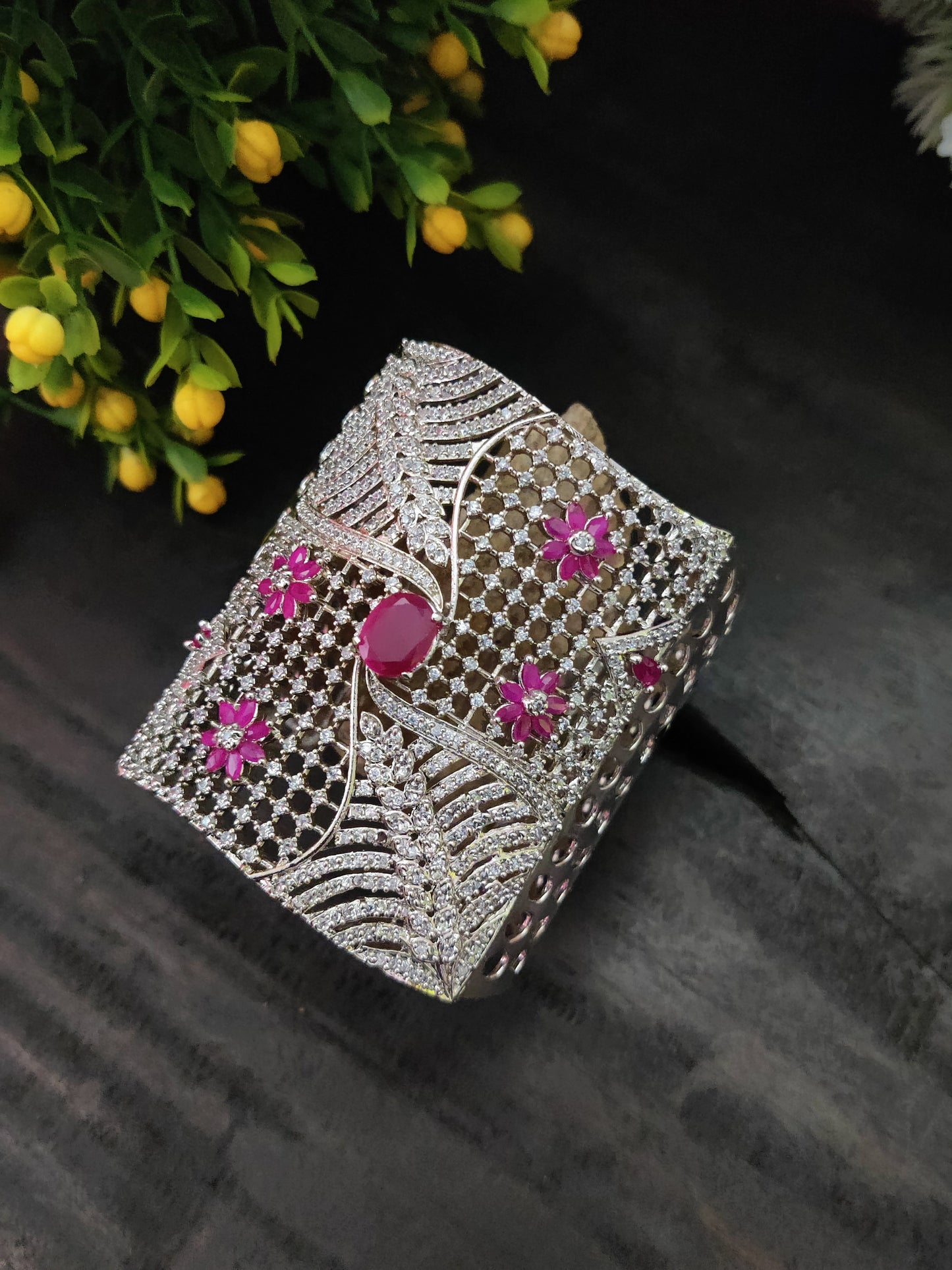 सोनामोन क्यूबिक ज़िरकोन ब्राइडल स्टडेड कड़ा ब्रेसलेट