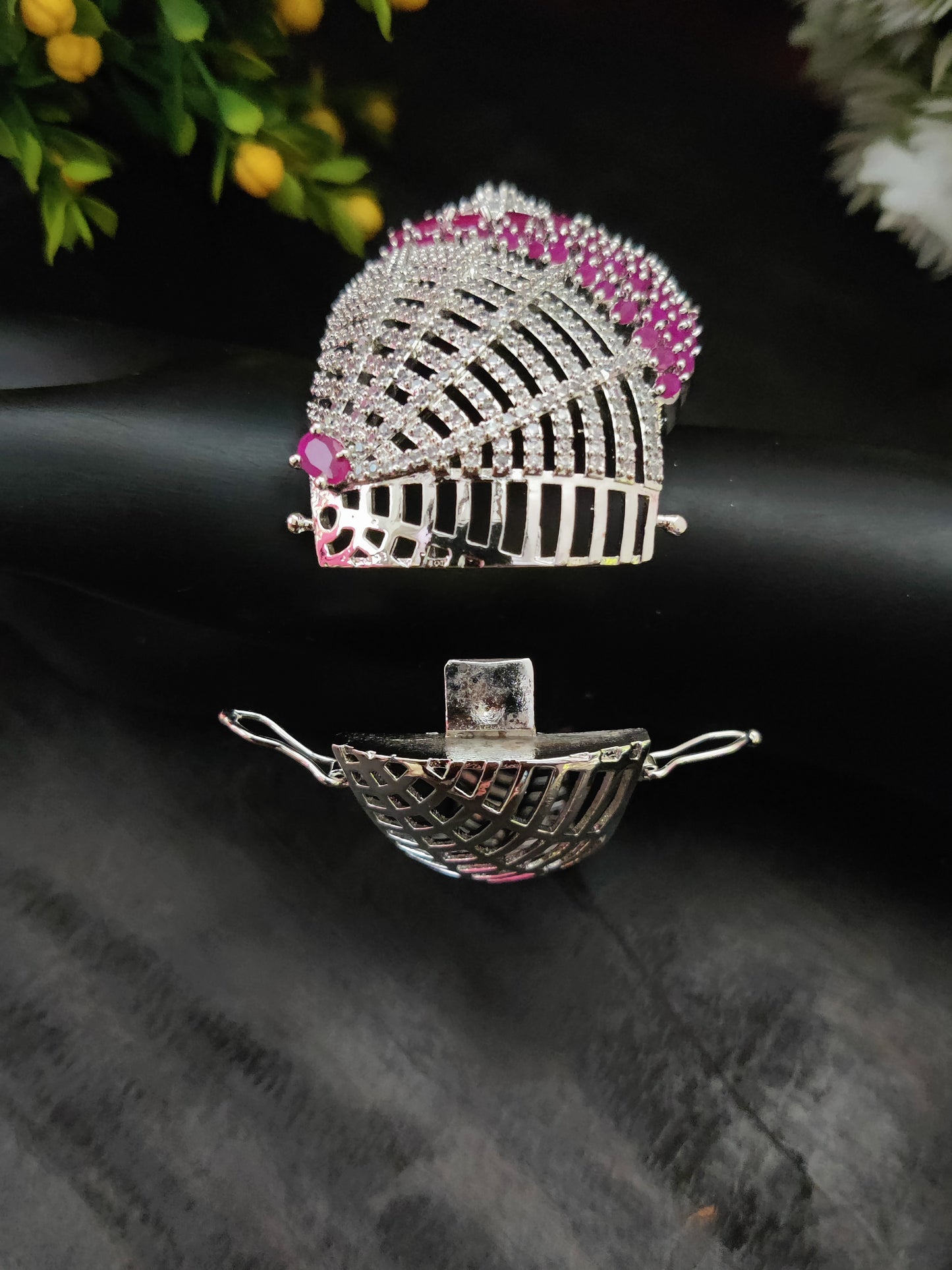 सोनामोन क्यूबिक ज़िरकोन स्टडेड कड़ा ब्रेसलेट