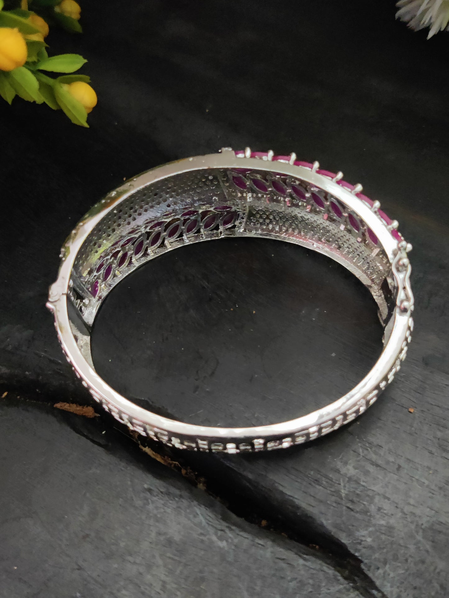 सोनामोन क्यूबिक ज़िरकोन स्टडेड कड़ा ब्रेसलेट