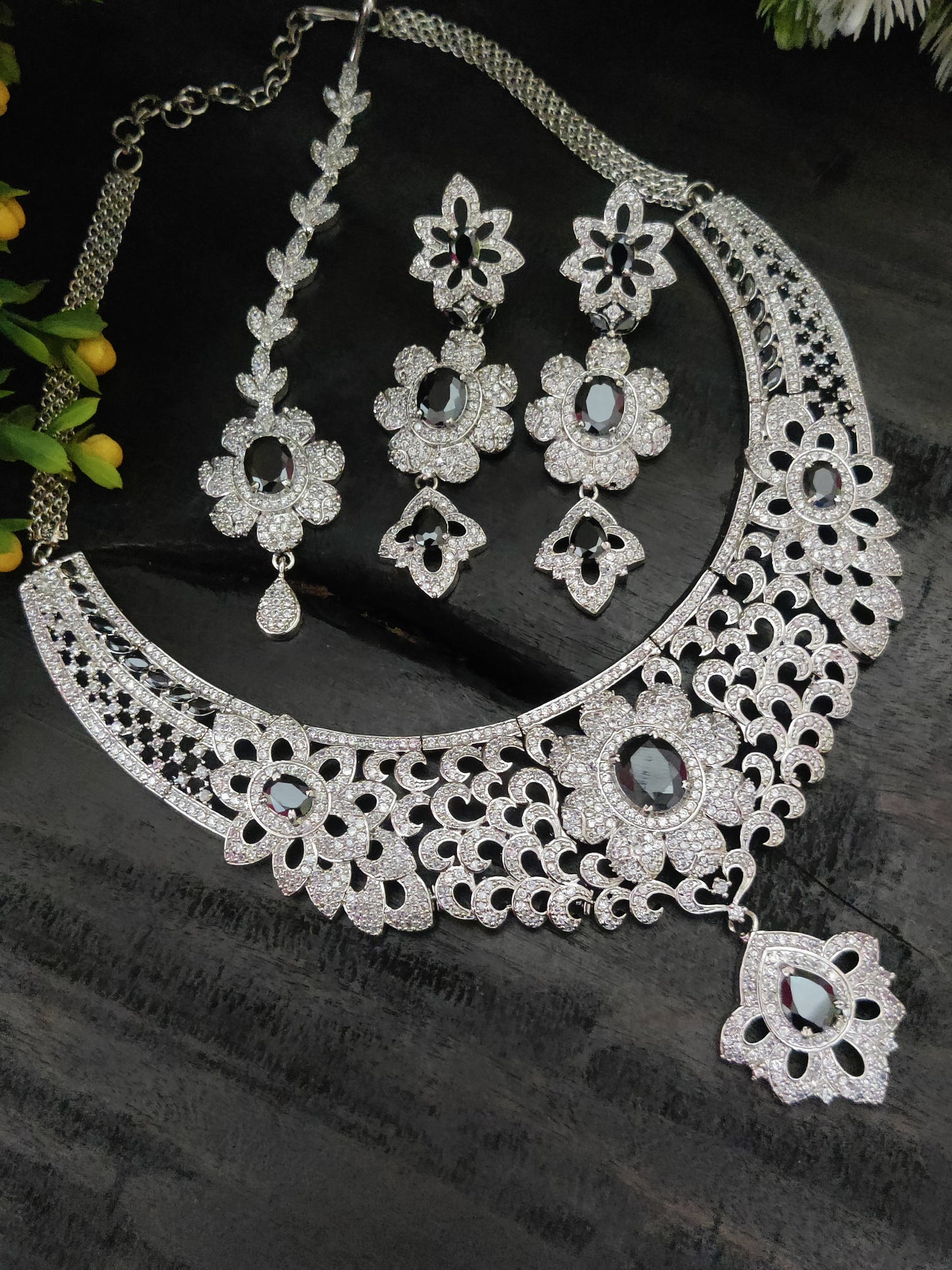 सोनामोन क्यूबिक ज़िरकोन नेकलेस