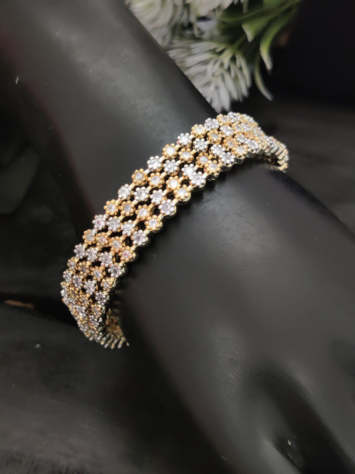 सोनमोन क्यूबिक ज़िरकोन चूड़ियाँ सेट