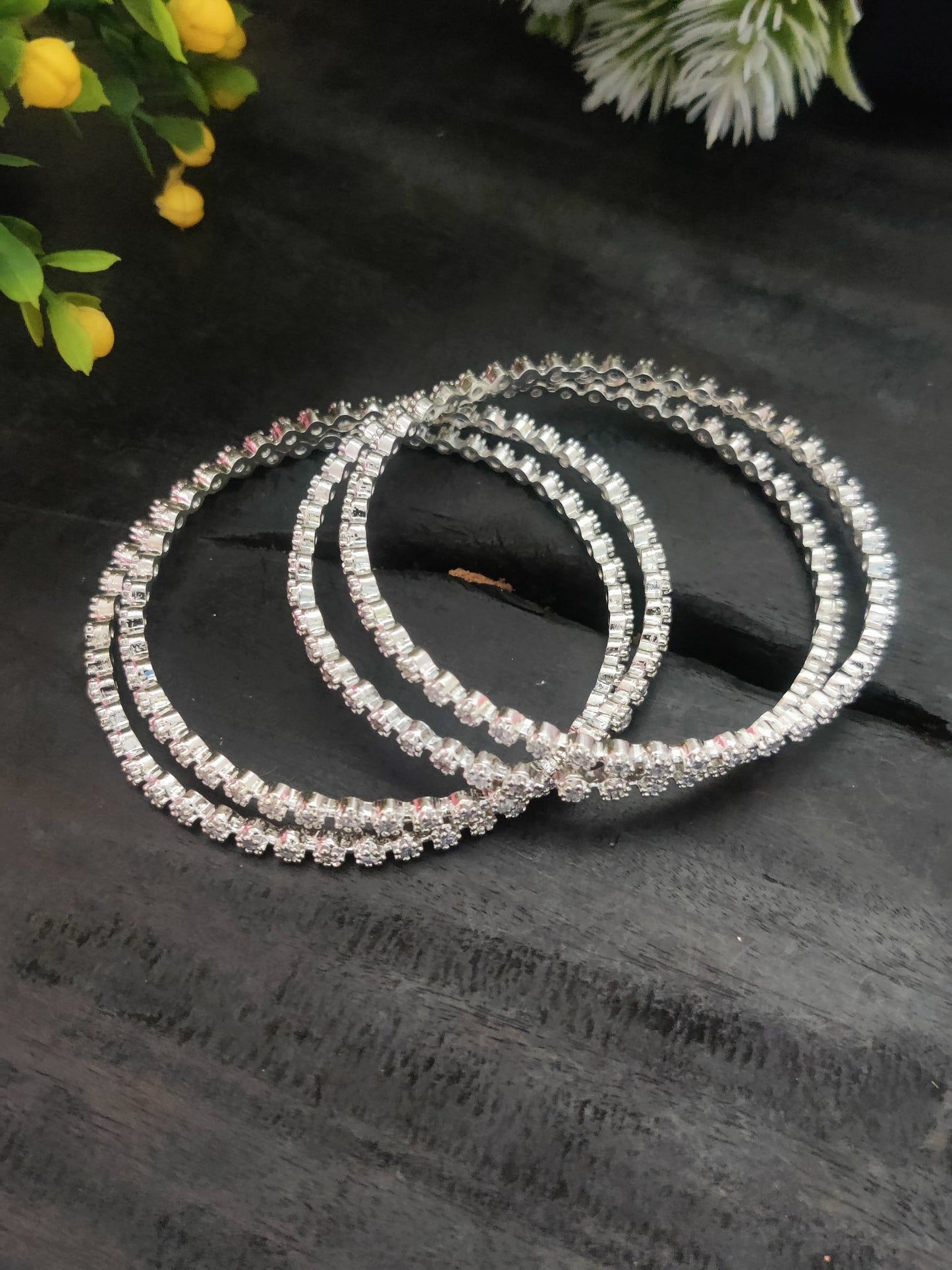 सोनमोन क्यूबिक ज़िरकोन चूड़ियाँ सेट