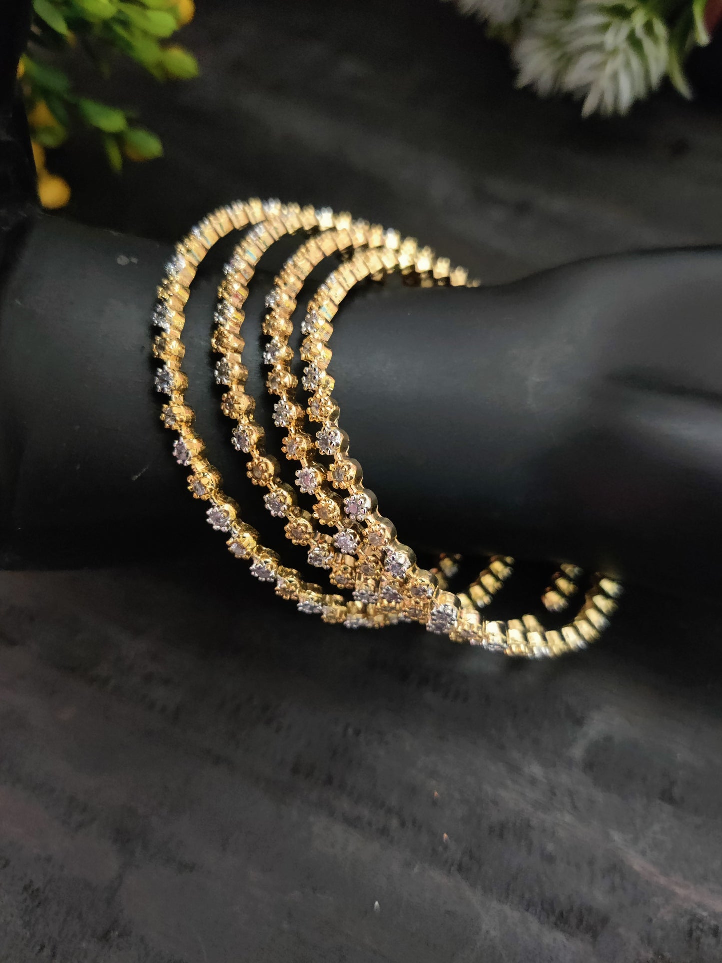 सोनमोन क्यूबिक ज़िरकोन चूड़ियाँ सेट