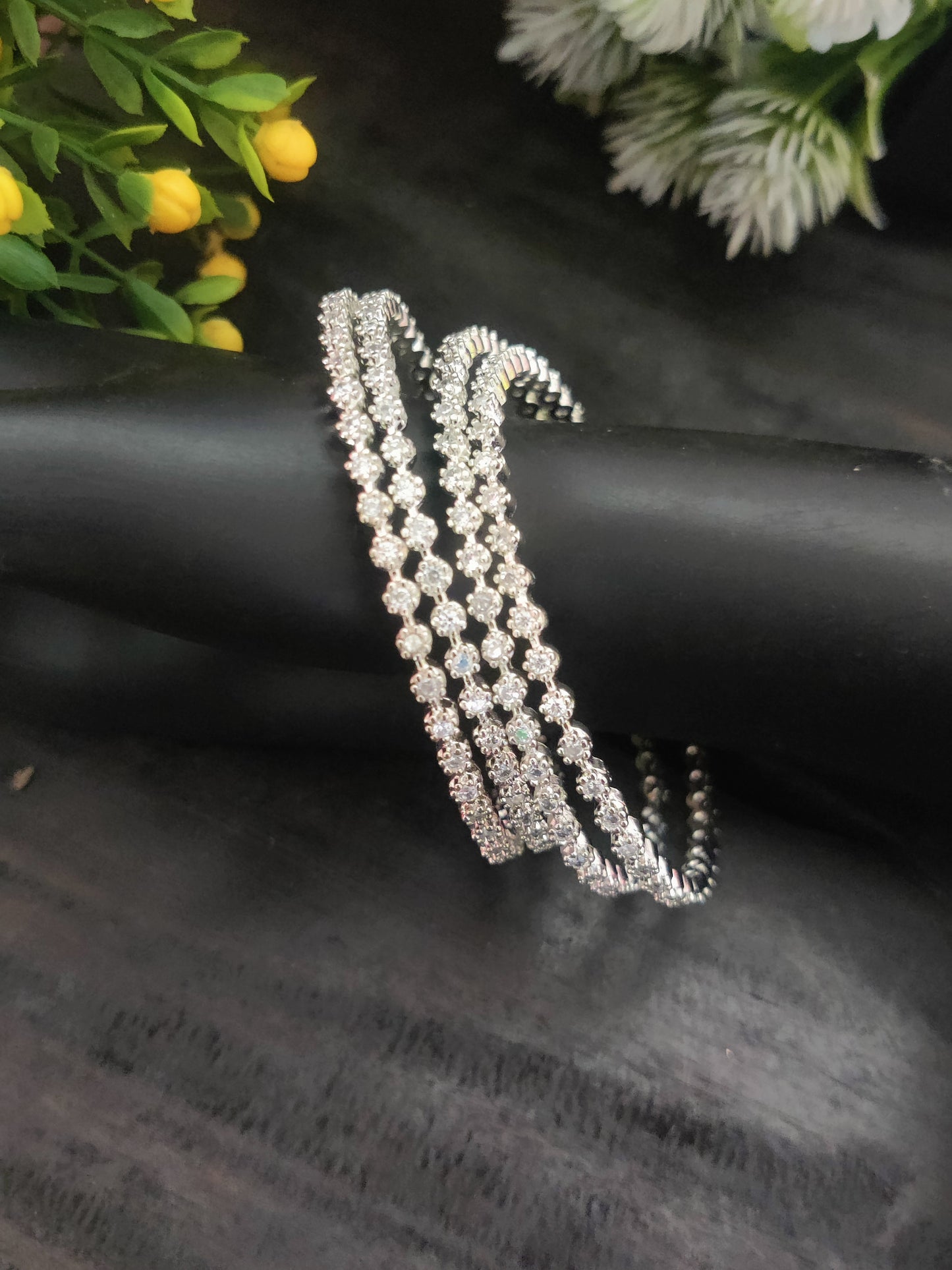 सोनमोन क्यूबिक ज़िरकोन चूड़ियाँ सेट