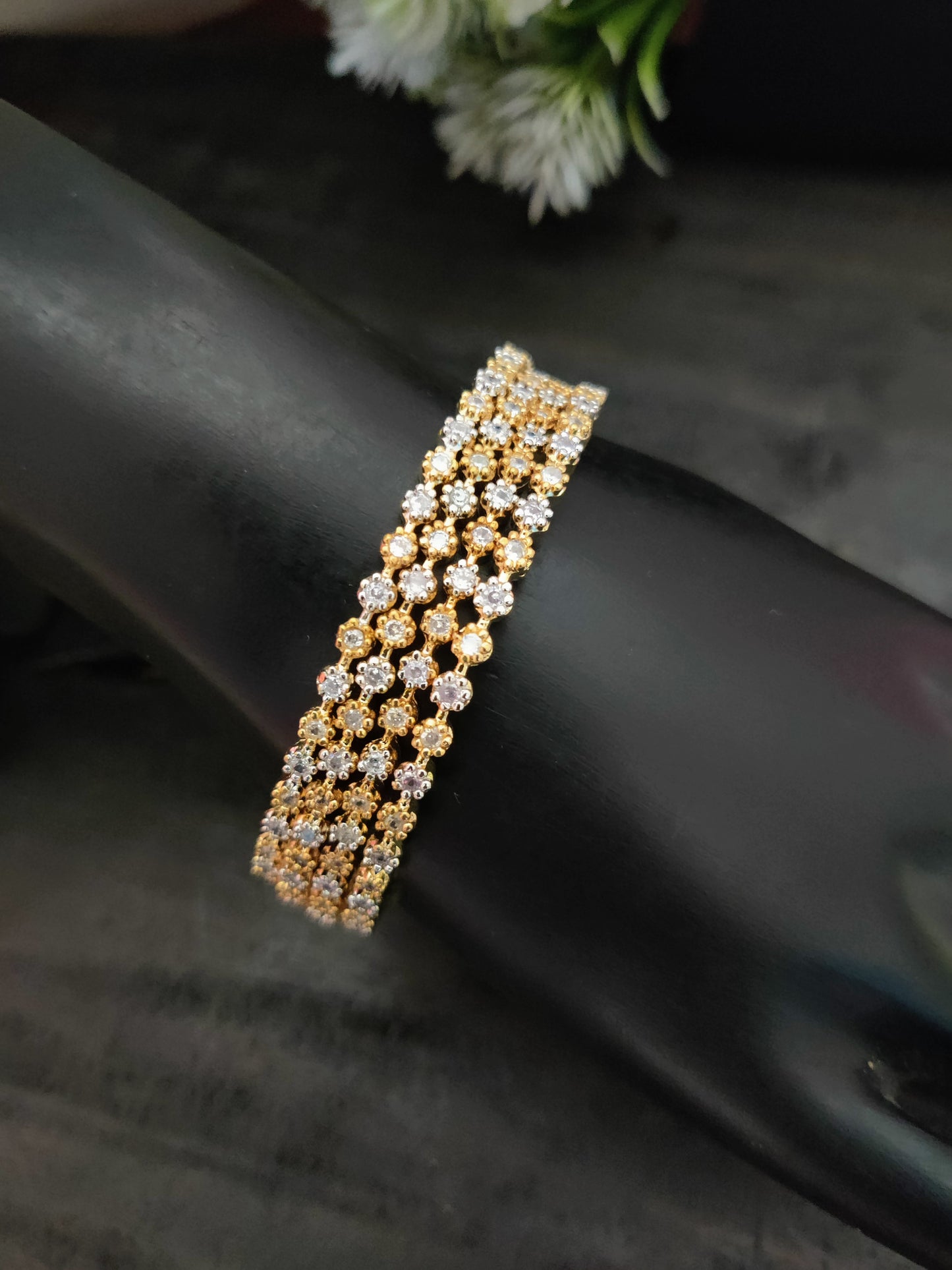 सोनमोन क्यूबिक ज़िरकोन चूड़ियाँ सेट